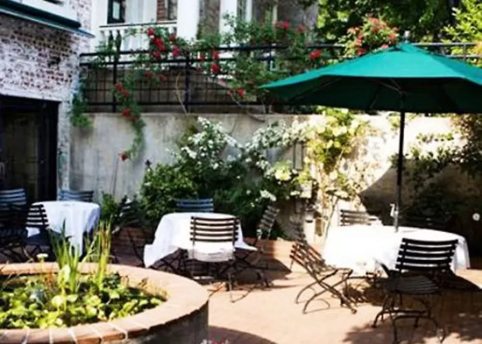 Ironclad Inn & Bourbon Room Fredericksburg