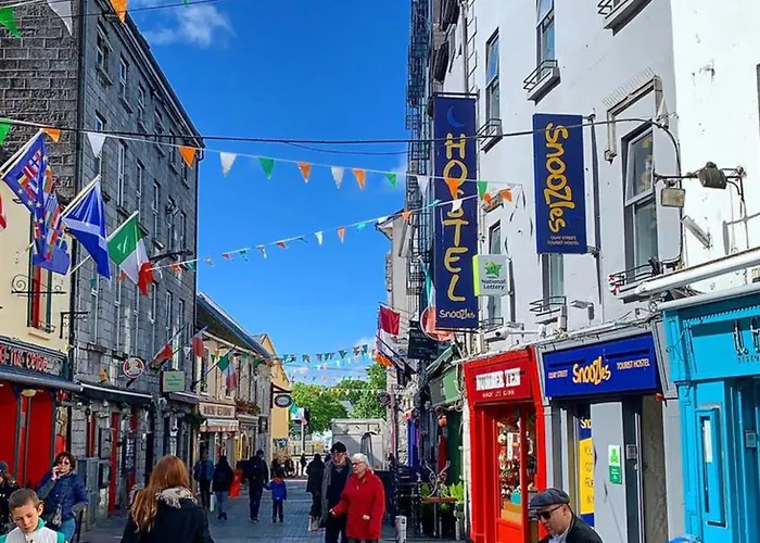 Snoozles Quay Street Tourist Hostel Galway