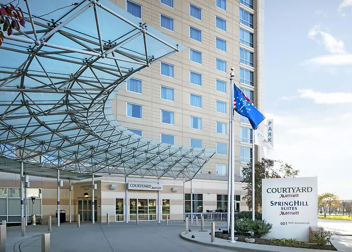 Courtyard Indianapolis Downtown Hotel