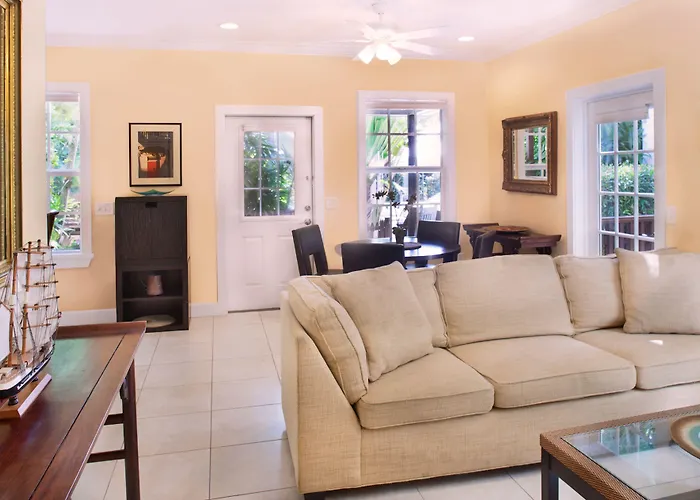 Travelers Palm Inn Key West