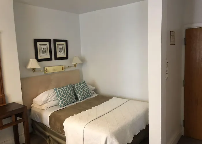 Au Petit Hotel Quebec City