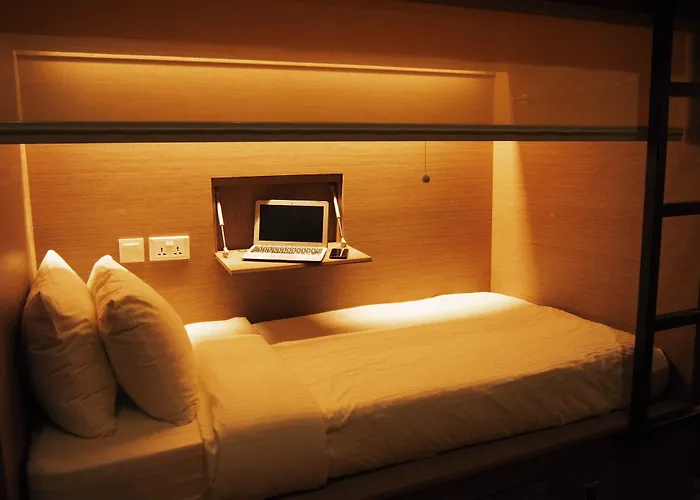 Beat. Capsule Hostel @ Boat Quay Singapore