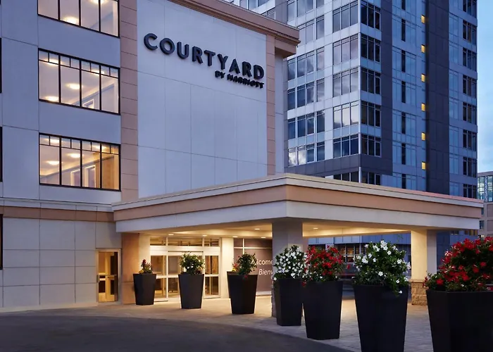 Courtyard By Marriott Ottawa Downtown Hotel