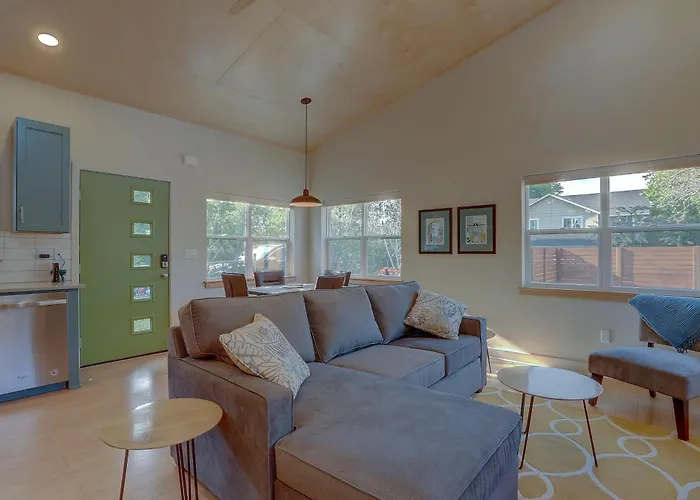 Mod Pod Villa Bend