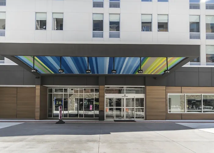 Aloft Newport On The Levee Hotel