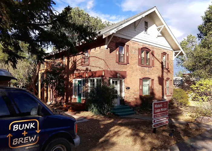 Bunk & Brew Historic Lucas House - Hostel Bend