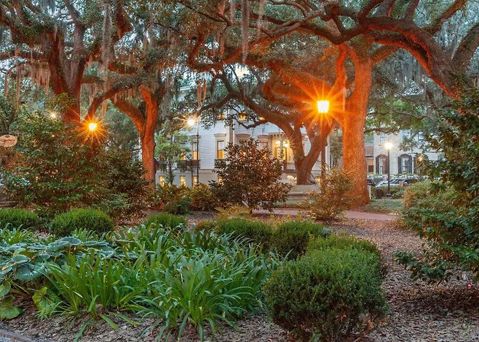 3 W Perry St Villa Savannah