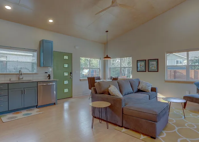 Mod Pod Villa Bend