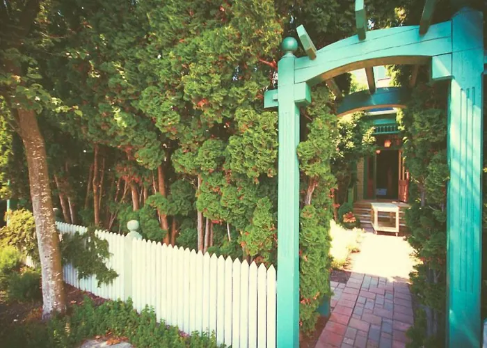 Spinnakers Gastro Brewpub & Guesthouses Victoria