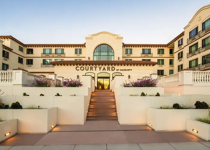 Courtyard By Marriott Santa Cruz Hotel