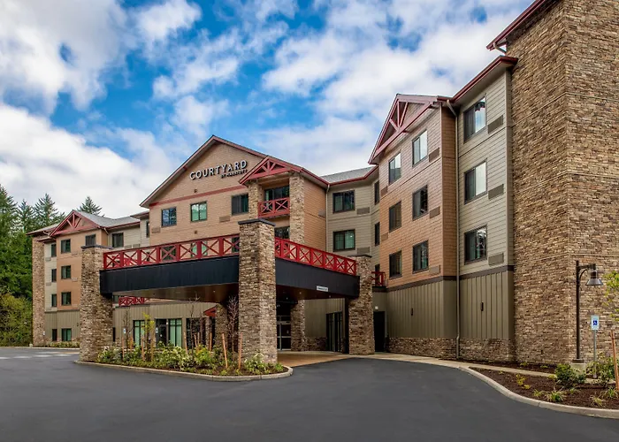 Courtyard By Marriott Olympia Hotel