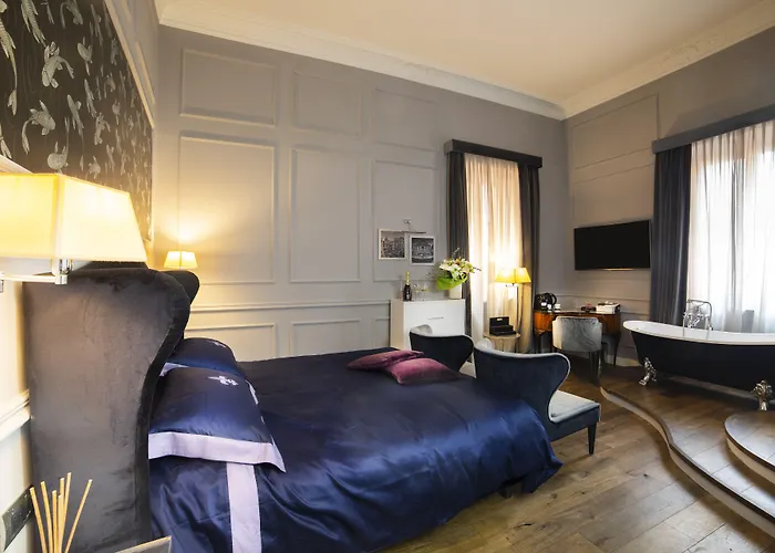 Relais San Lorenzo In Lucina Rome