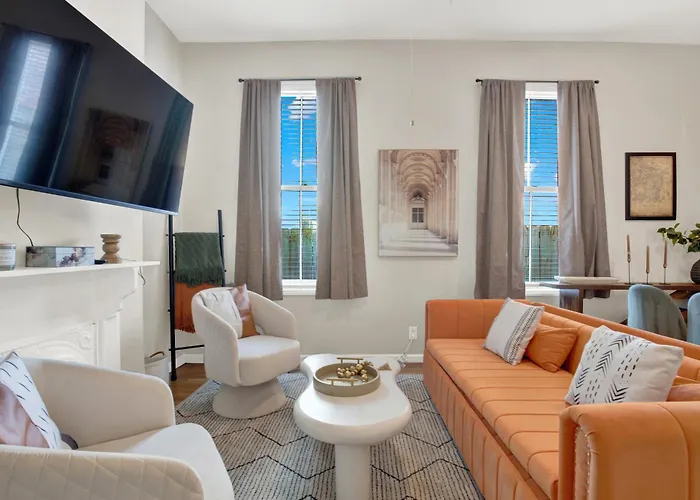 Crawford Square Hideaway Villa Savannah