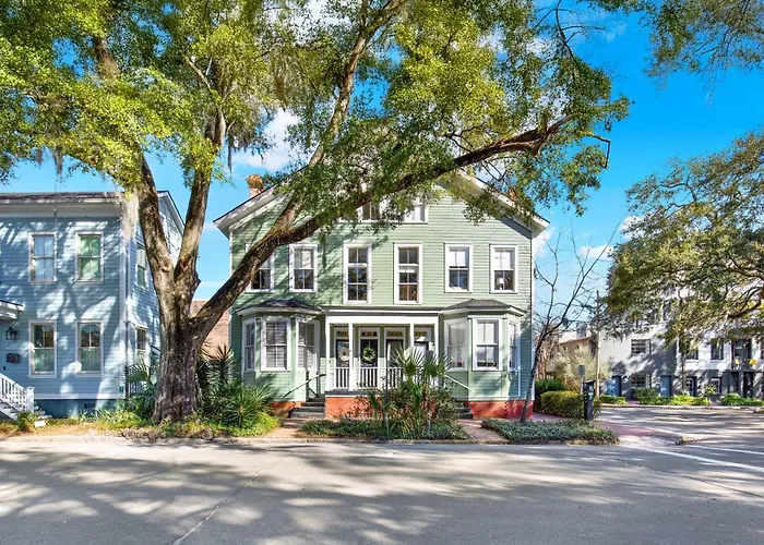 Crawford Square Hideaway Villa Savannah