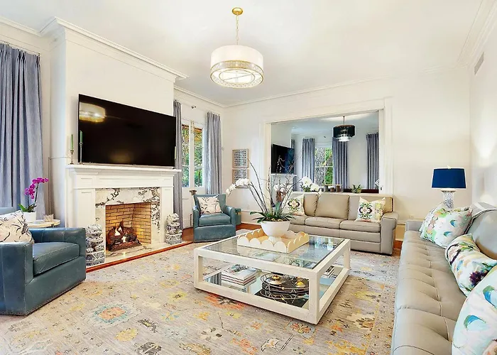 3 W Perry St Villa Savannah
