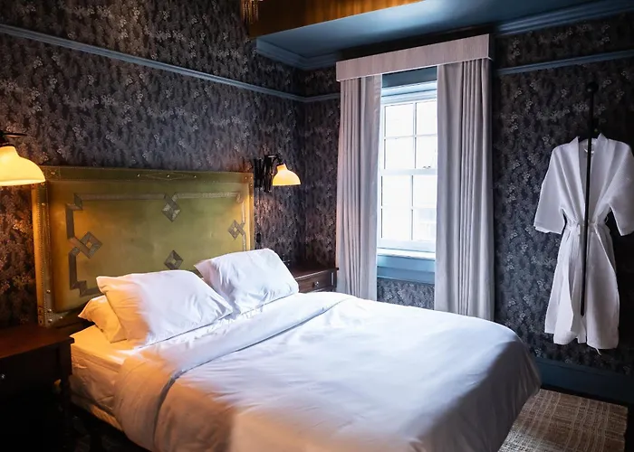 The Gas Lamp Hotel Philadelphia
