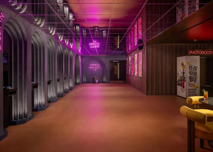 Moxy London Piccadilly Circus Hotel