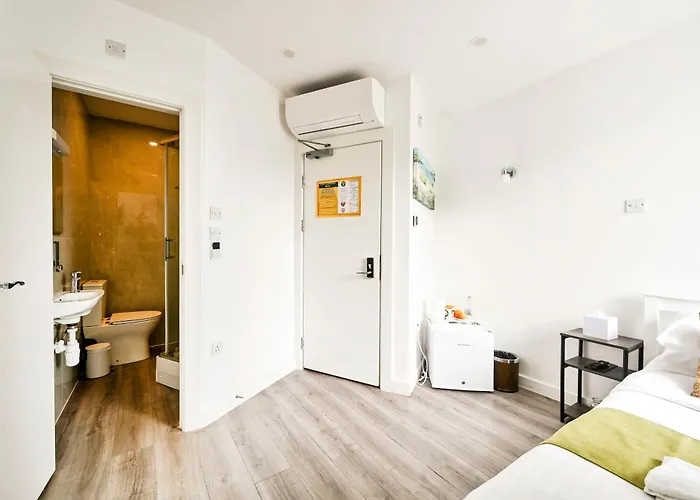 City London Hotel
