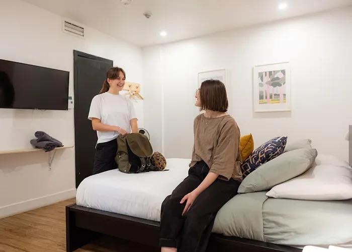 Auberge Saintlo Montreal Hostel