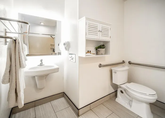 Inn At 50 Long Beach Convention Center