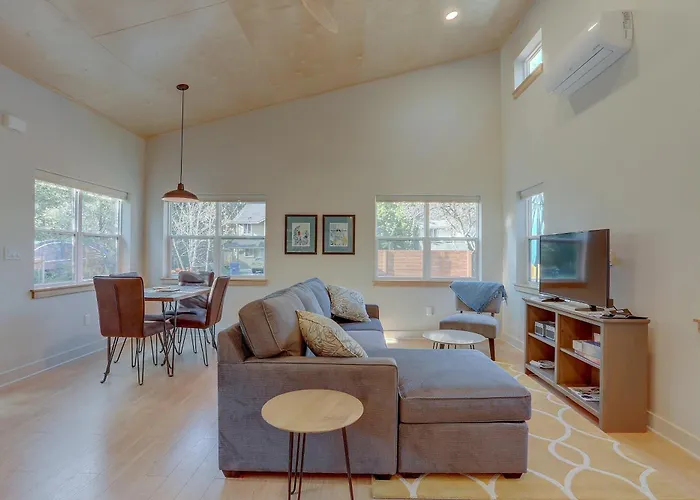 Mod Pod Villa Bend