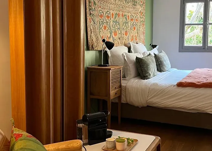 Le 66 Bed & Breakfast Paris