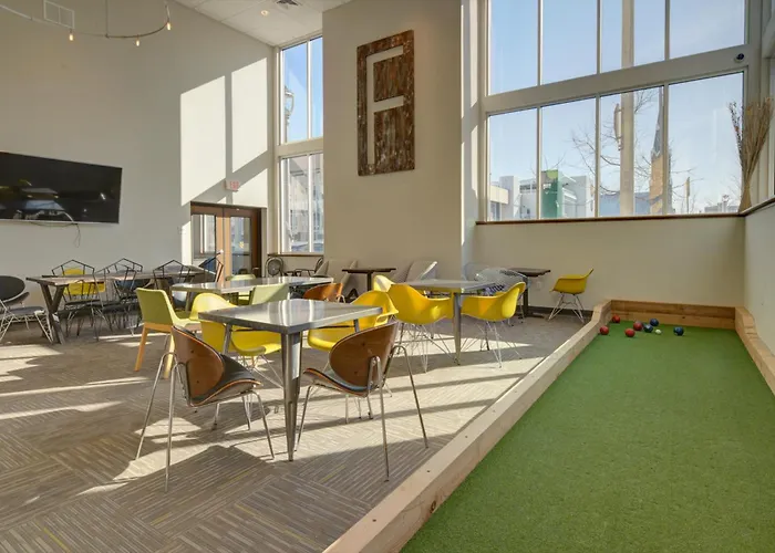 Kasa Westown Milwaukee Aparthotel