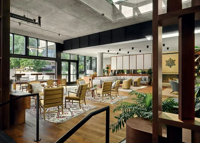 Moxy Boulder University
