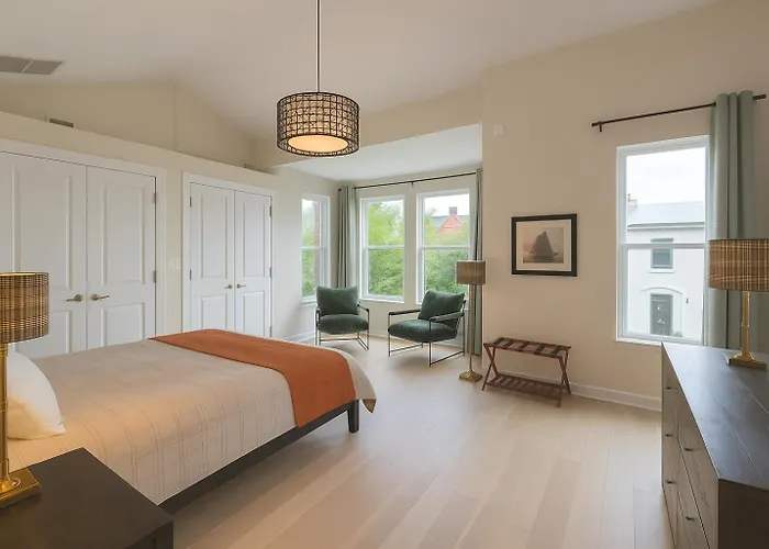 Modern 1 Block From Metro Subway Minutes To Capital, Museums And National Mall Washington