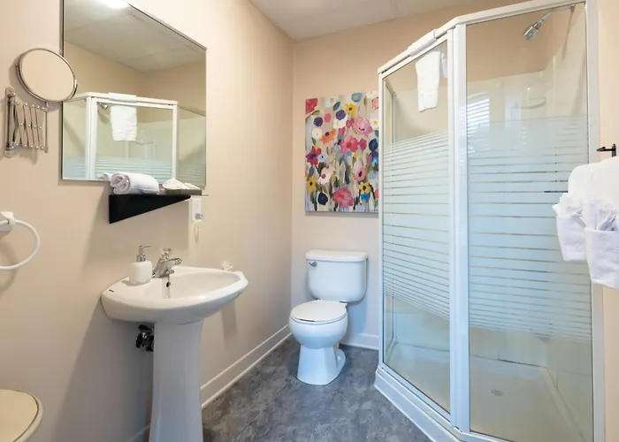 Petit Hotel - Cafe Krieghoff Quebec City