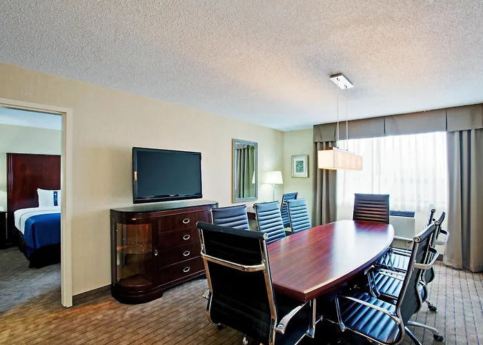Holiday Inn & Suites Winnipeg Downtown By Ihg