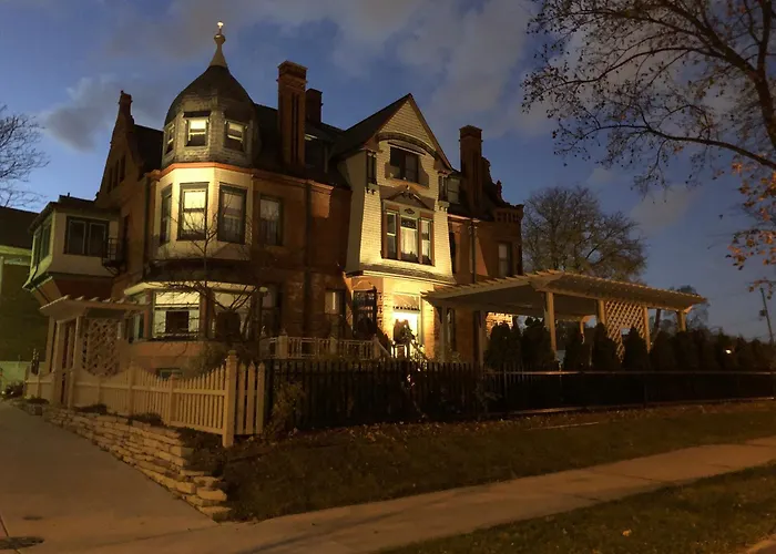 Schuster Mansion Bed & Breakfast Milwaukee