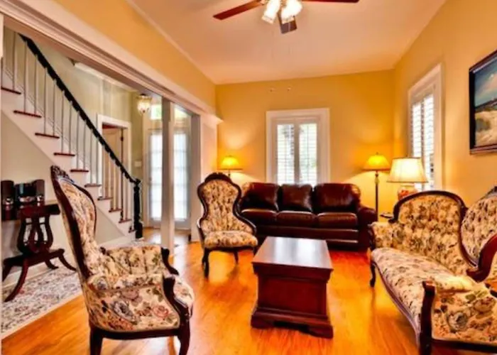 Casa De Rosalie By Avantstay Great Location W Pool Bbq Outdoor Dining Month Long Stays Only Key West