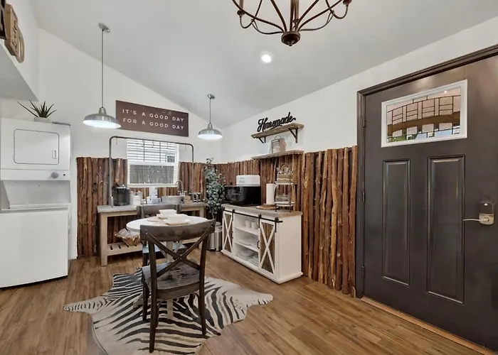 Poplar Place Soho With Hot Tub - 6 Blks To Main St Fredericksburg