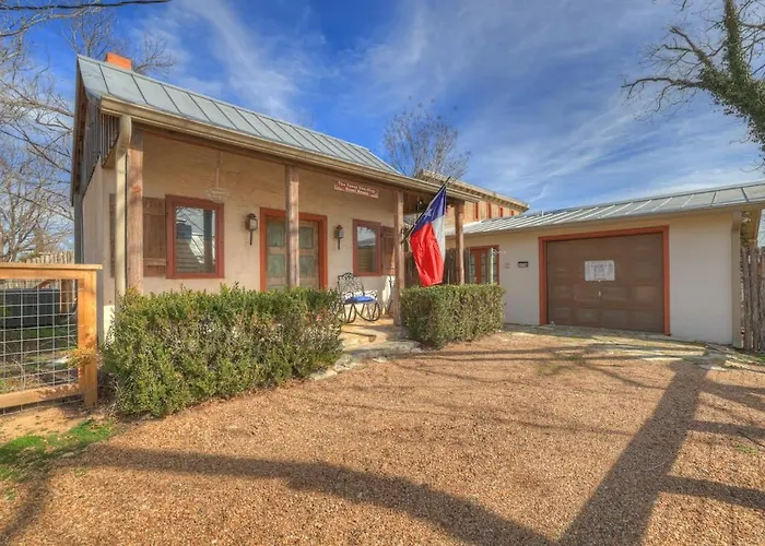 Texas Two Step Guesthouse Fredericksburg