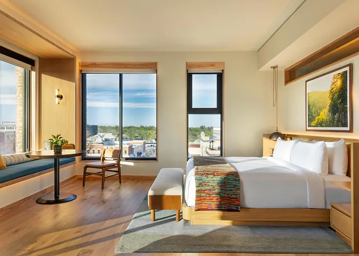 The Compton Hotel Bentonville