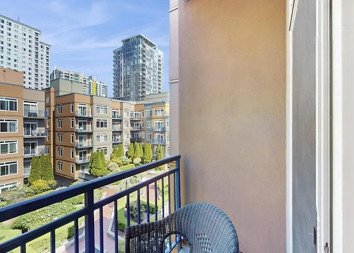 Sapphire Of Belltown Court Apartment Seattle