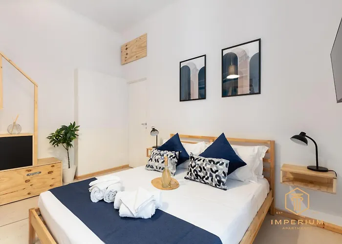 Imperium Vittorio Central Guesthouse - 4 Bdr, City Center, 100Mt To Train Station, Pvt Bathrooms, A-C Rome