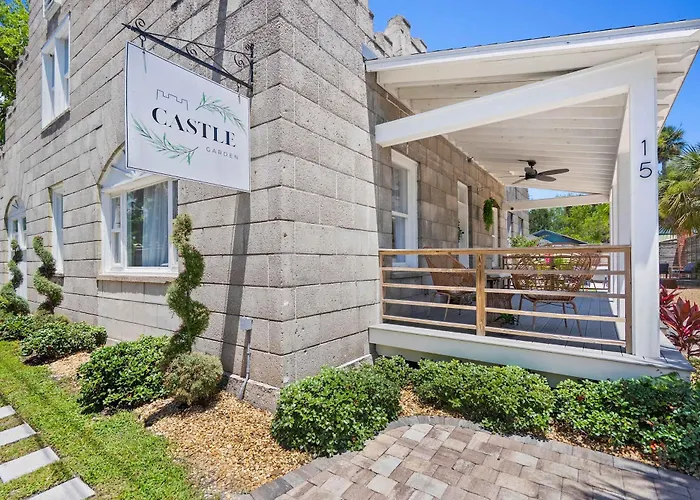Remodeled Historic 1800S Carriage House, The Castle Garden, Colonial Modern Mansion Villa St. Augustine