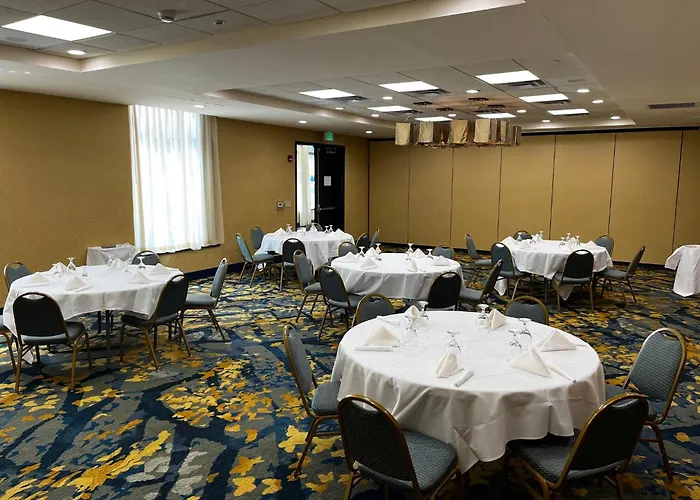 Holiday Inn Hotel & Suites Gateway By Ihg Williamsburg