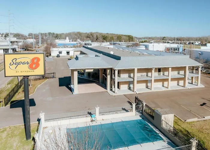 Super 8 By Wyndham Jackson Ms Near The Fairgrounds Hotel