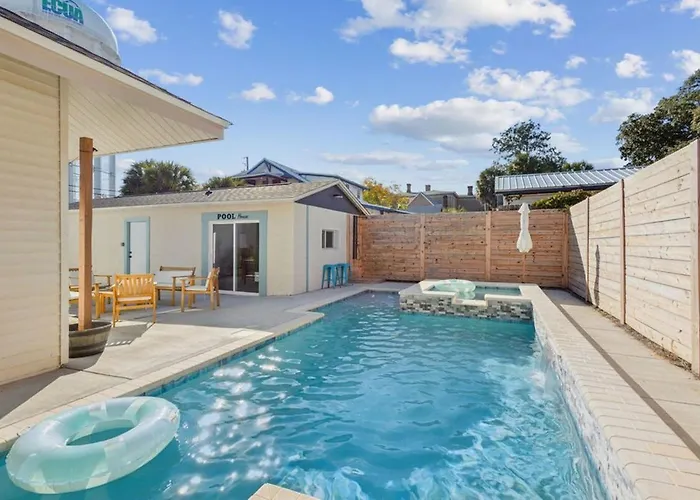 Wright Street Royale- New Downtown With Pool! Villa Pensacola