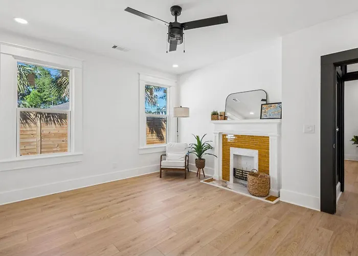 Wright Street Royale- New Downtown With Pool! Villa Pensacola