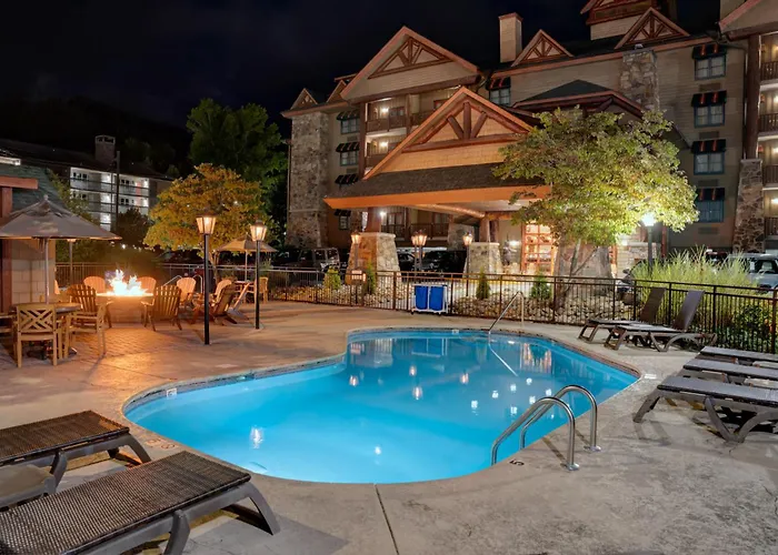 Bearskin Lodge On The River Gatlinburg