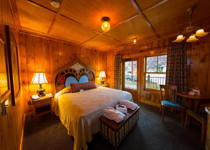 Mcmenamins Old St. Francis School Hotel Bend