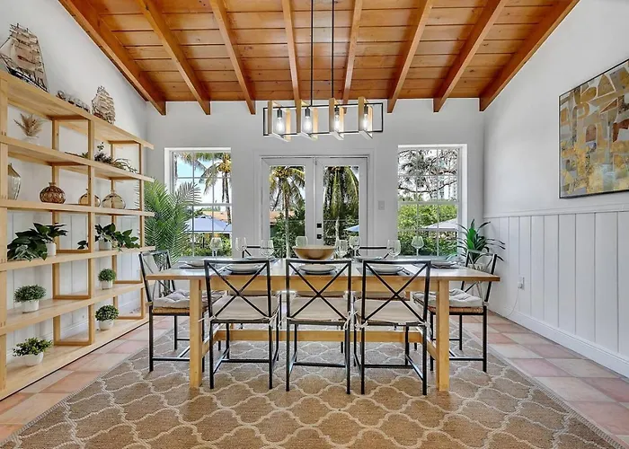 Villa Rustica 5 Bedroom 3 Bath With Pool Next To River 1800 Miami