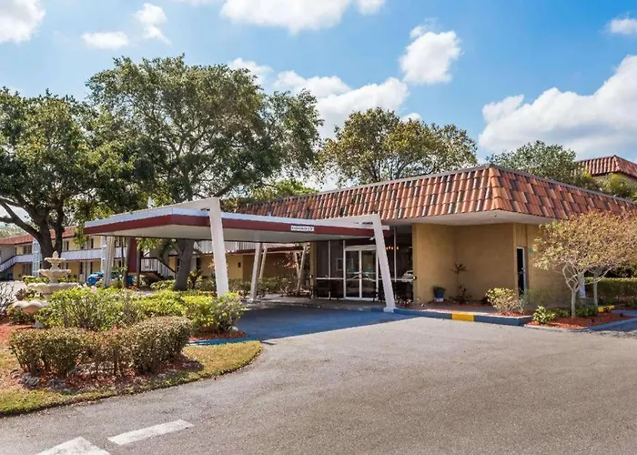 Baymont By Wyndham Sarasota Hotel