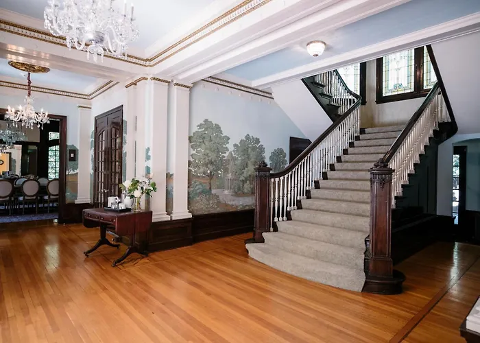 Portland'S White House Carriage House Villa