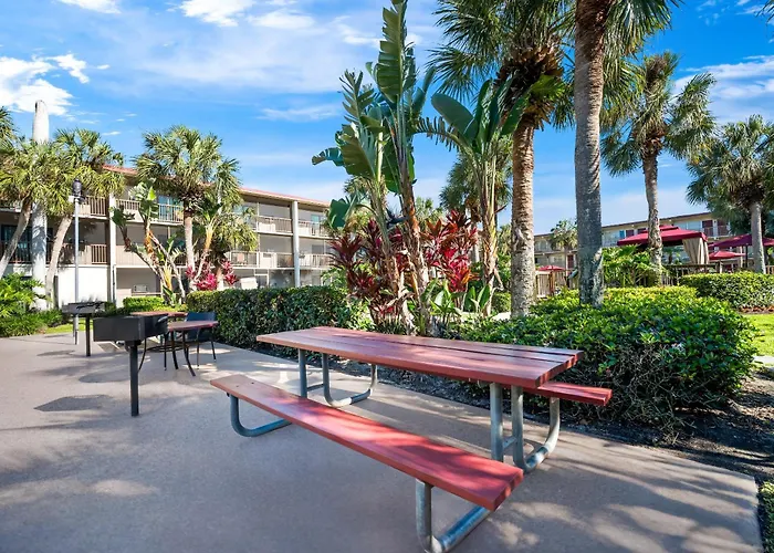 Red Roof Inn Plus+ & Suites Naples Downtown-5Th Ave S