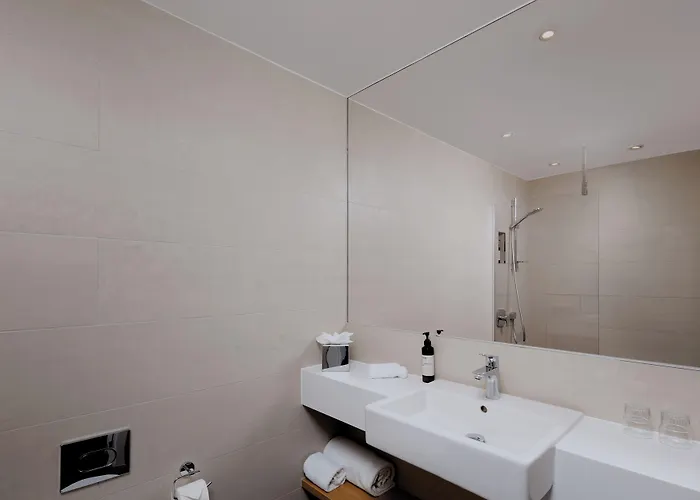 The Lincoln Suites London